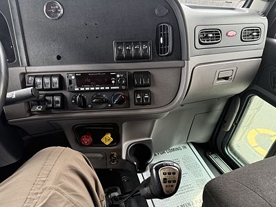 2022 Peterbilt 389-131