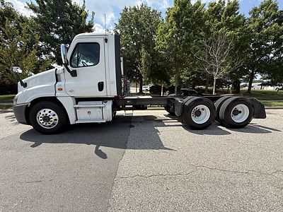 2019 Freightliner CASCADIA 126