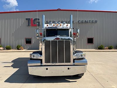 2023 Peterbilt 389