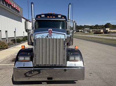 2022 Kenworth W900L