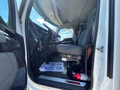 2023 Kenworth T880