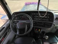 2023 Peterbilt 389