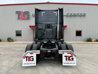 2022 Volvo VNL64T860