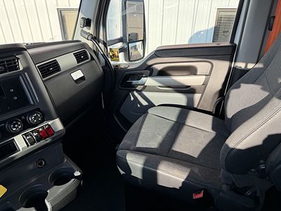 2023 Kenworth T880