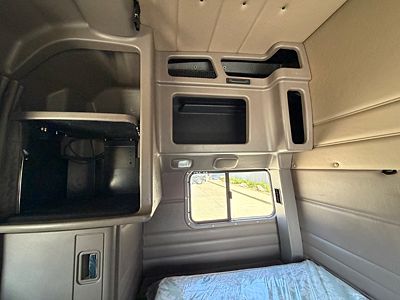 2023 Peterbilt 389