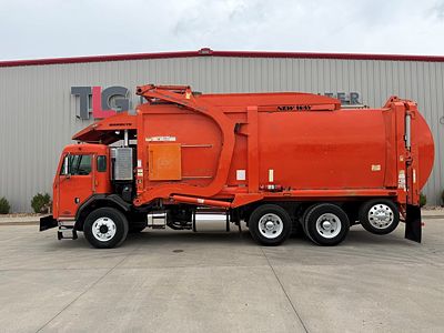 2017 Peterbilt 320
