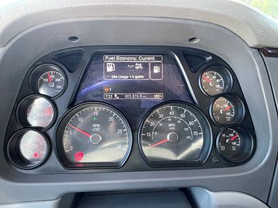 2014 Peterbilt 567-121
