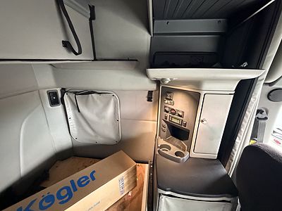 2023 Peterbilt 579
