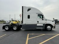 2016 Freightliner CASCADIA 125