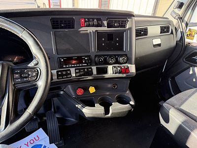2023 Kenworth T880