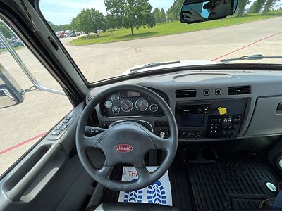 2023 Peterbilt 348