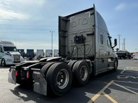 2022 Freightliner CASCADIA 126