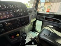 2023 Peterbilt 389