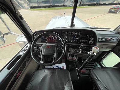 2023 Peterbilt 389