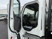 2016 Freightliner M2