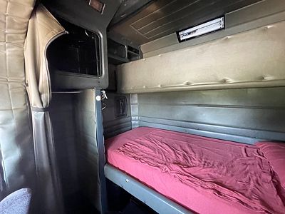 2000 Peterbilt 379