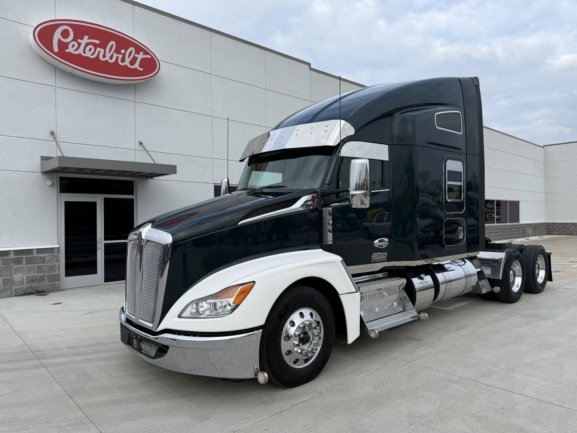 2023 Kenworth T680