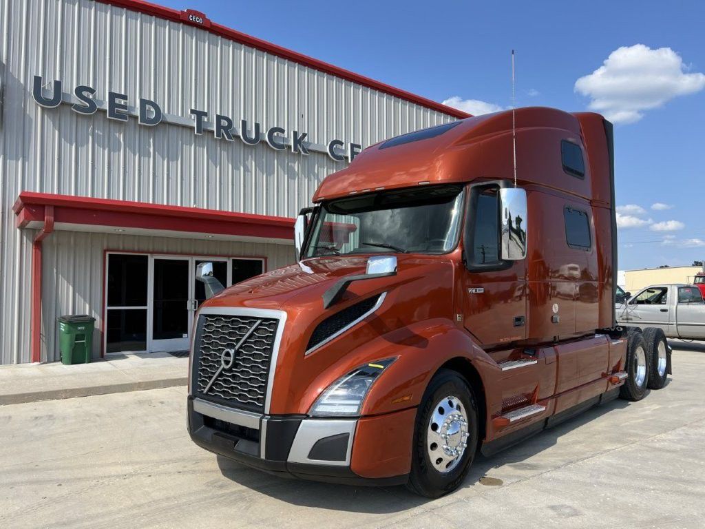 2022 Volvo VNL64T860
