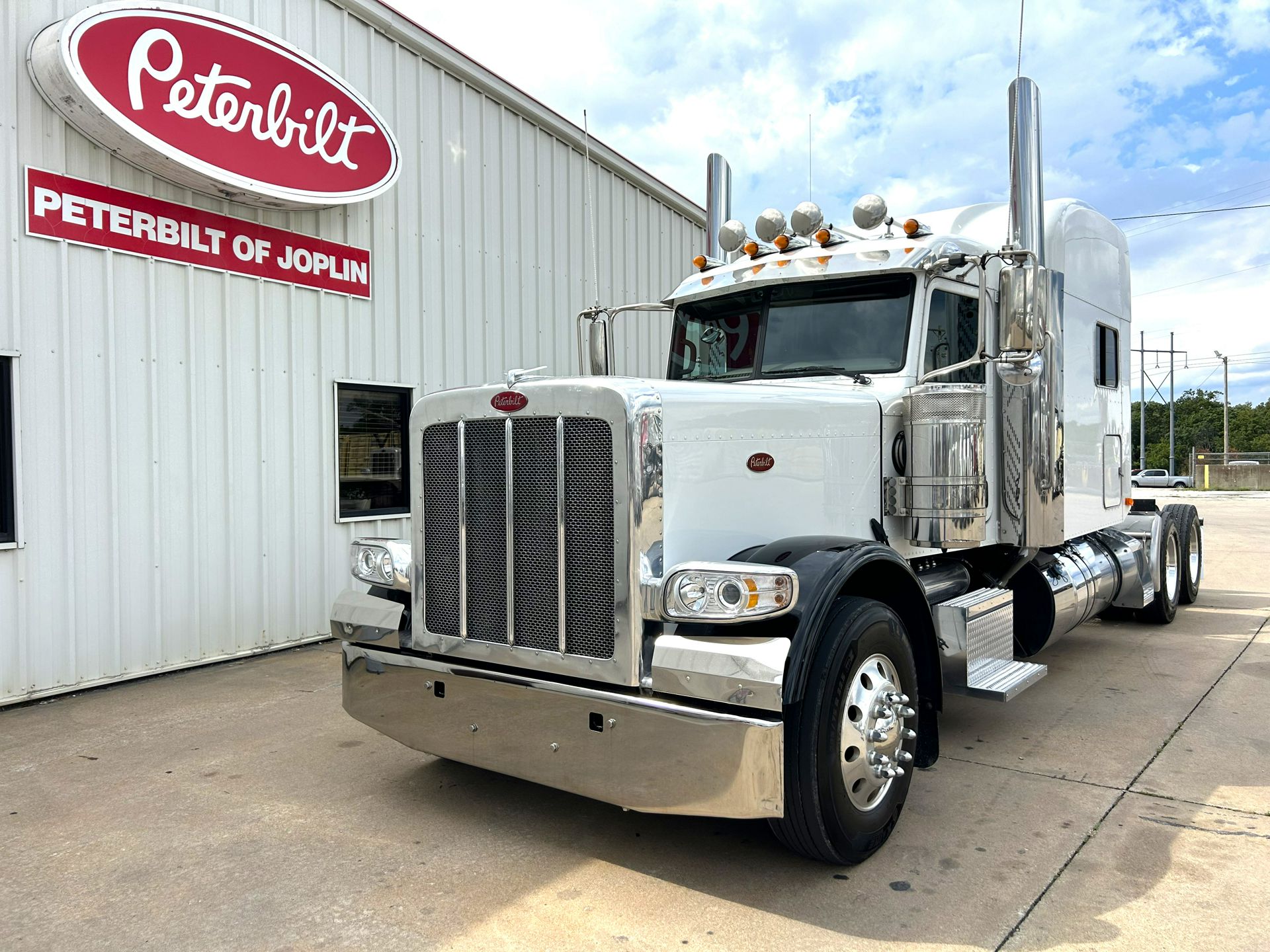2023 Peterbilt 389
