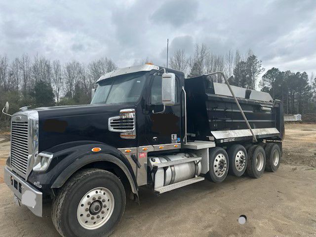 2020 Freightliner SD122