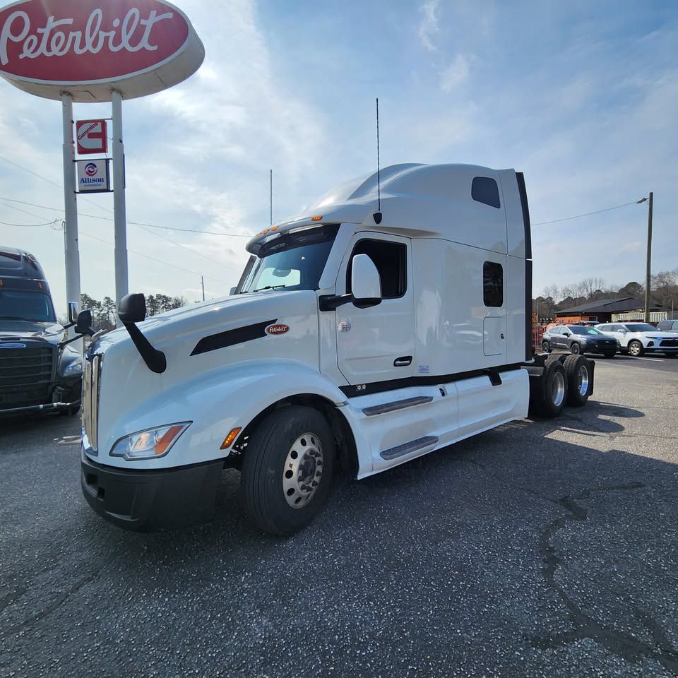 2023 Peterbilt 579