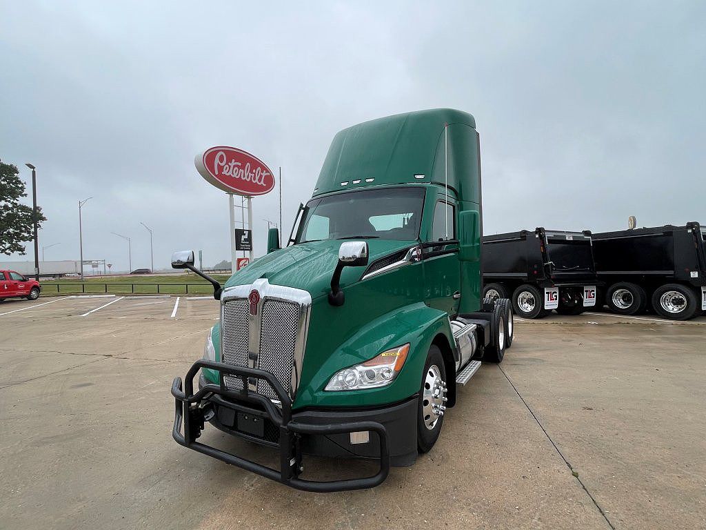 2023 Kenworth T680