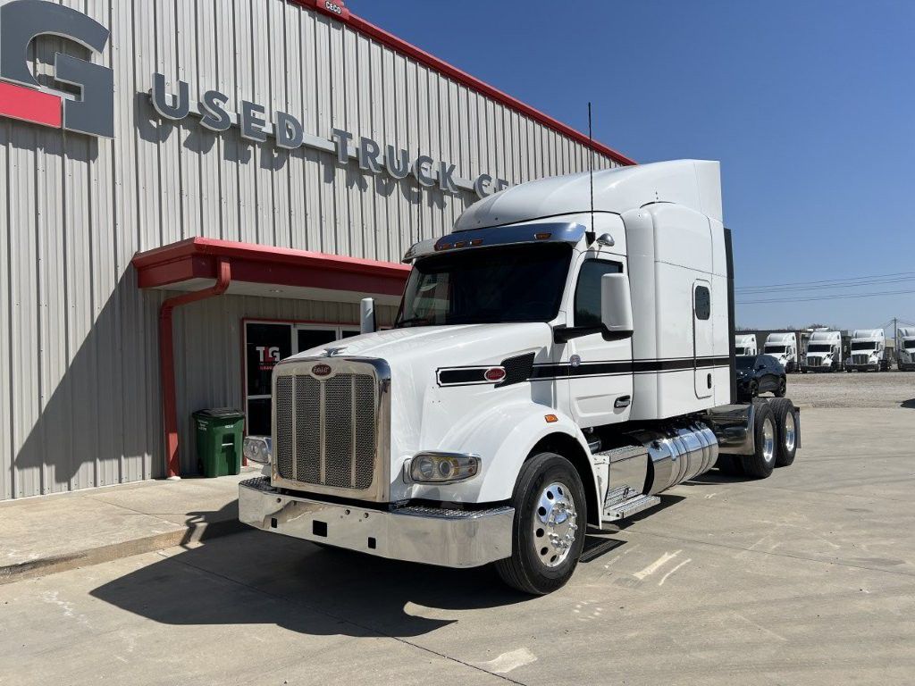 2022 Peterbilt 567