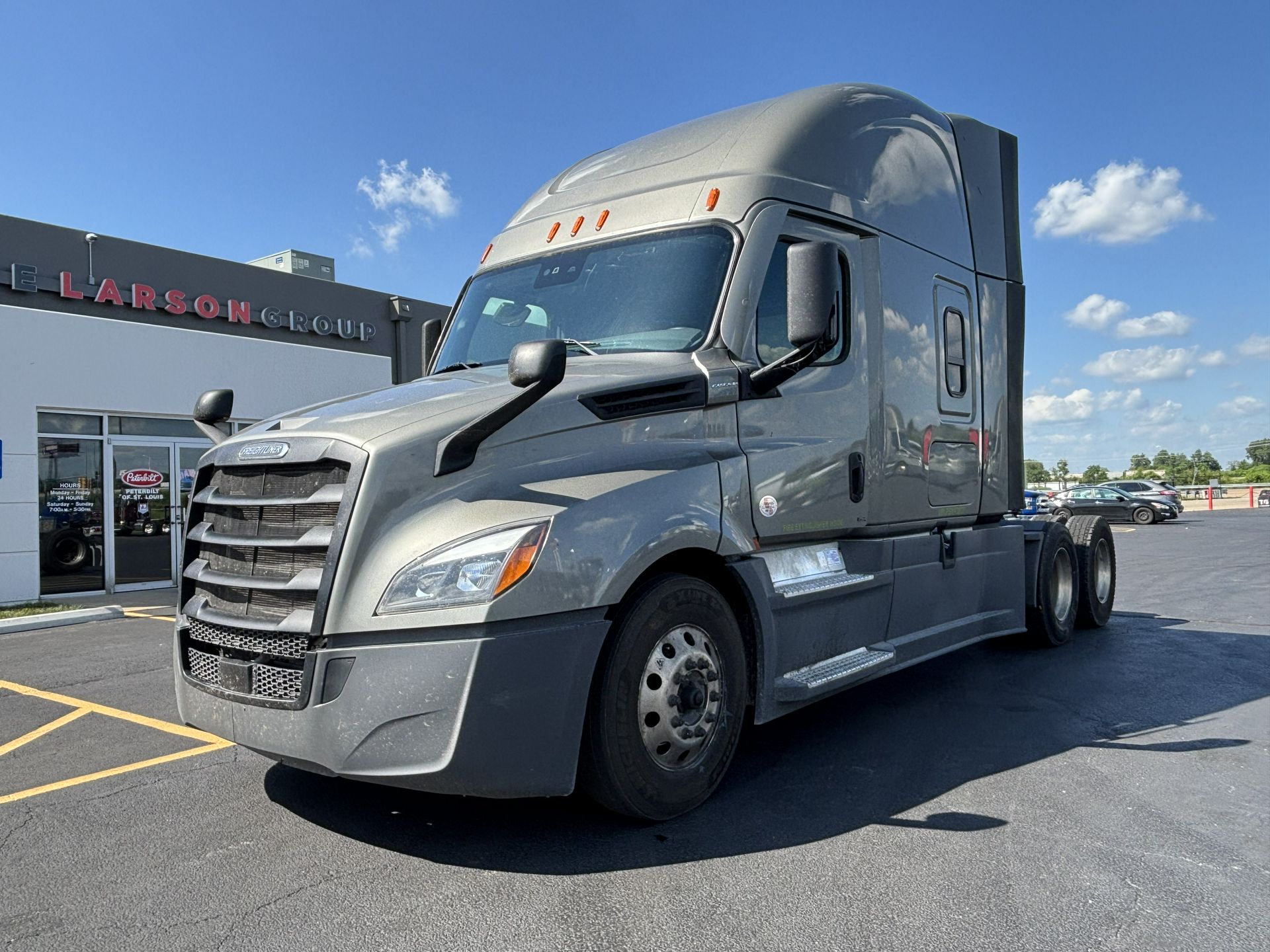 2023 Freightliner CASCADIA 126