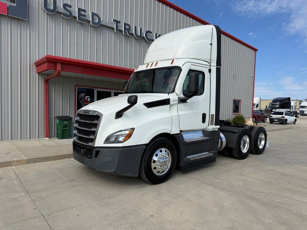 2021 Freightliner CASCADIA 126