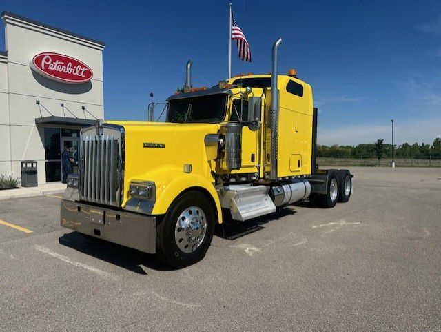 2019 Kenworth W900