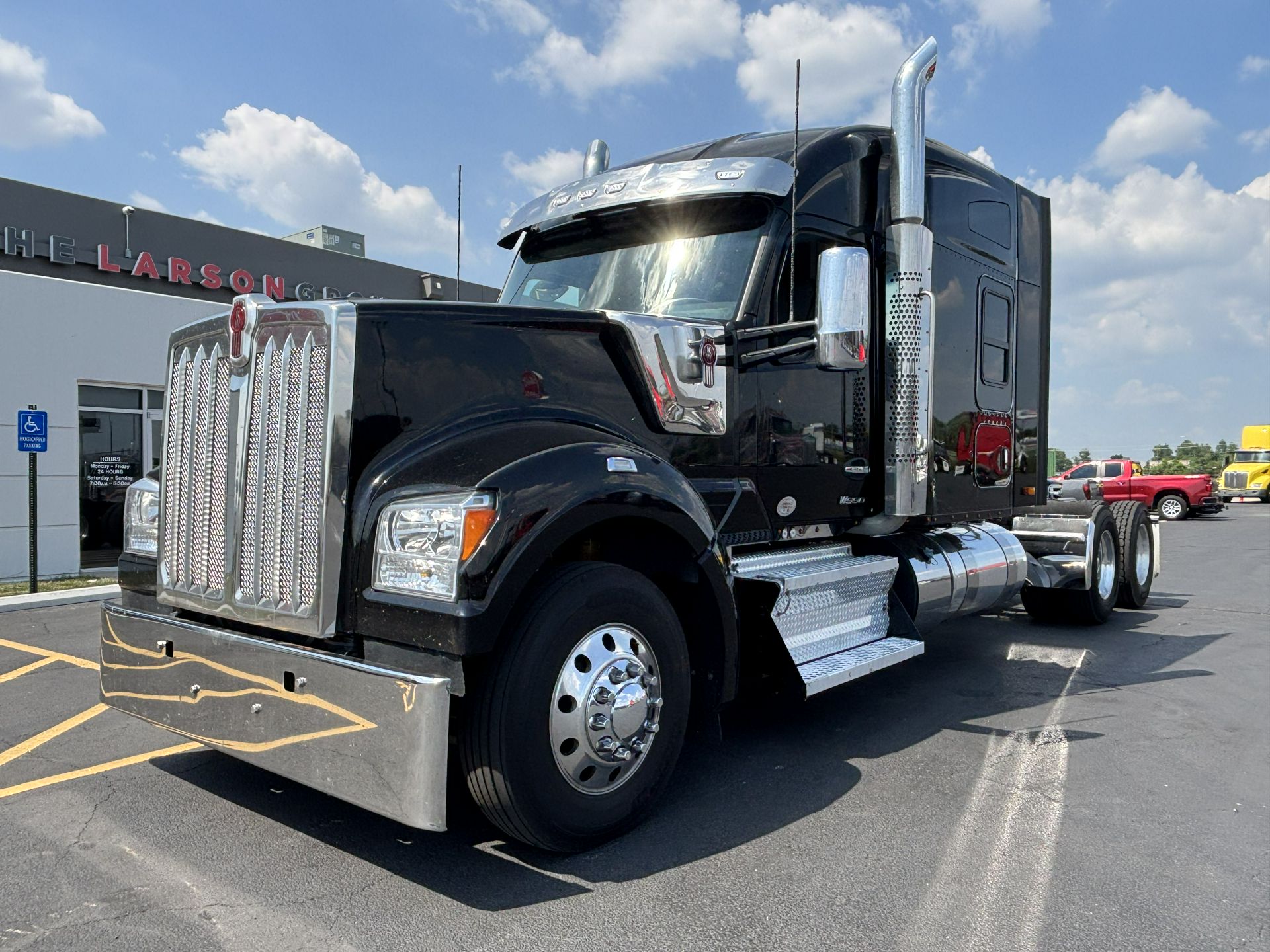 2023 Kenworth W990