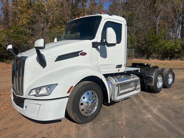 2023 Peterbilt 579