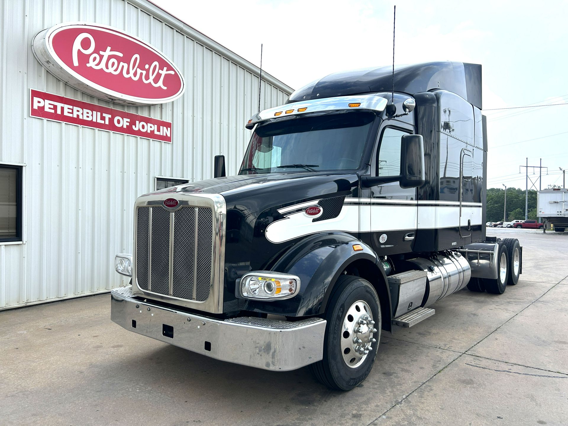 2023 Peterbilt 567