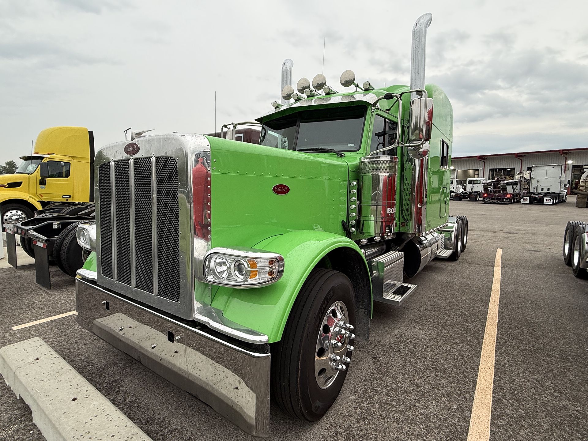 2023 Peterbilt 389-131