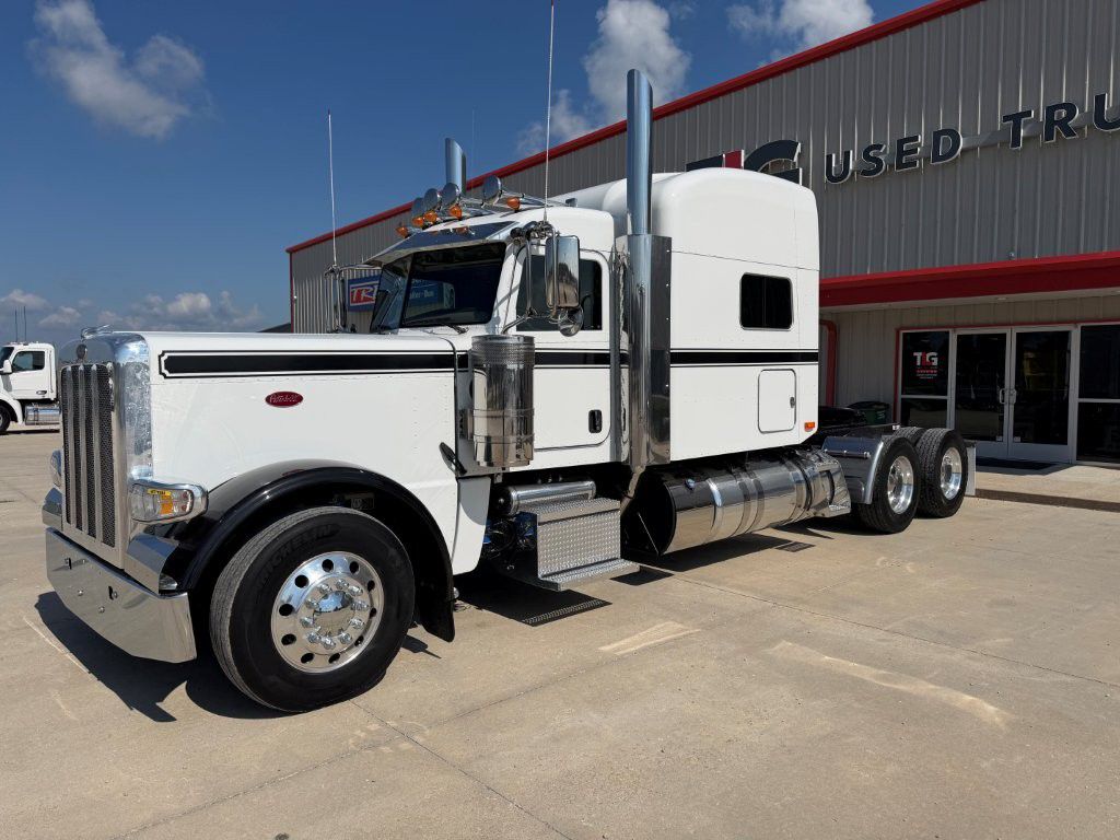 2022 Peterbilt 389