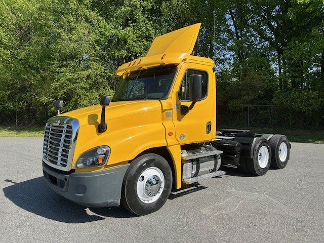 2015 Freightliner CASCADIA 125