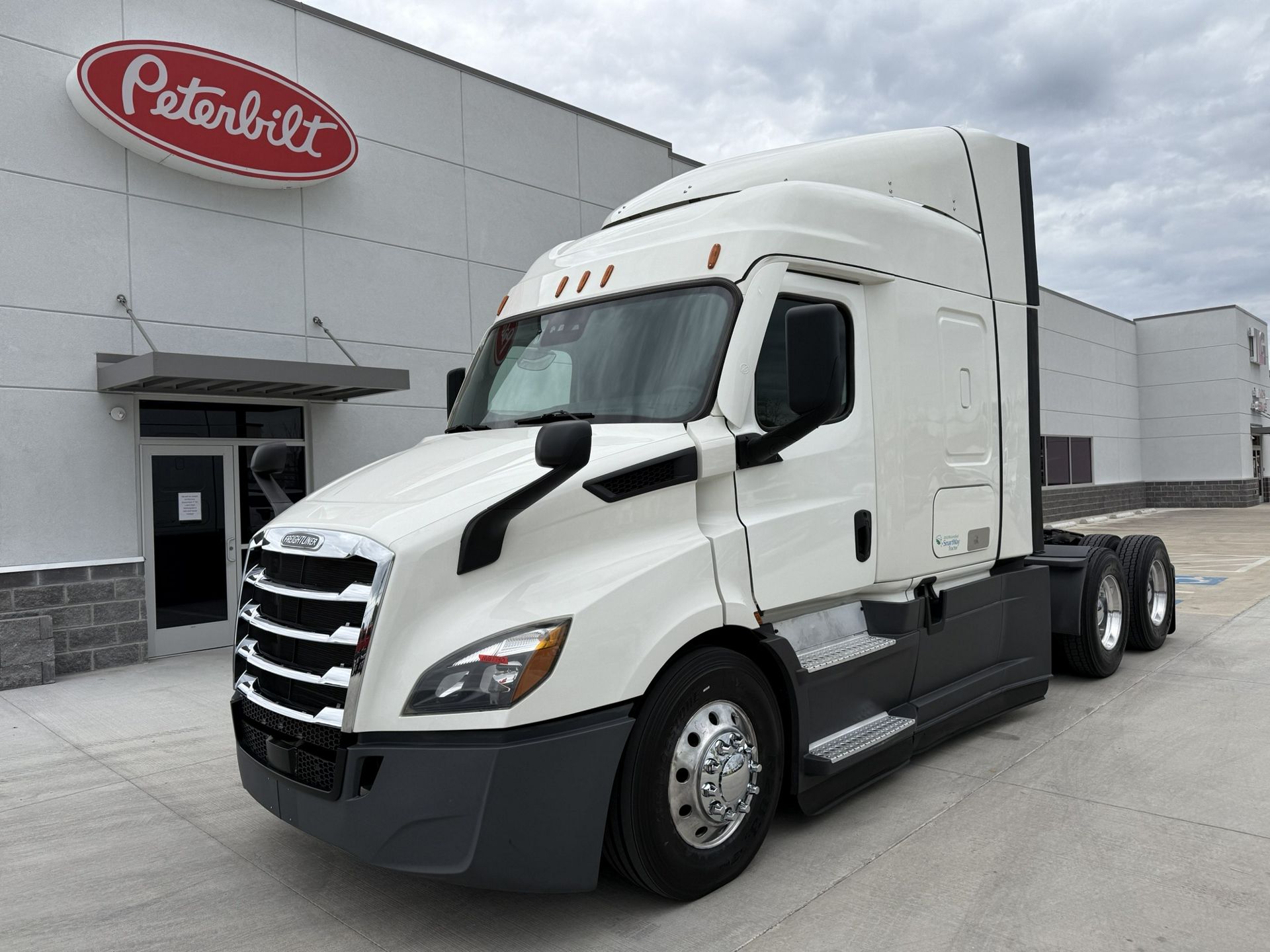 2021 Freightliner CASCADIA 116