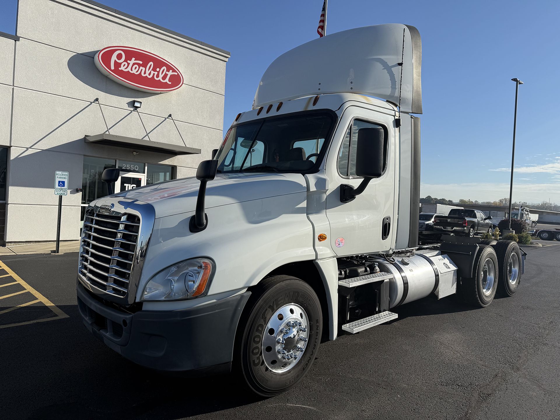 2018 Freightliner CASCADIA 125