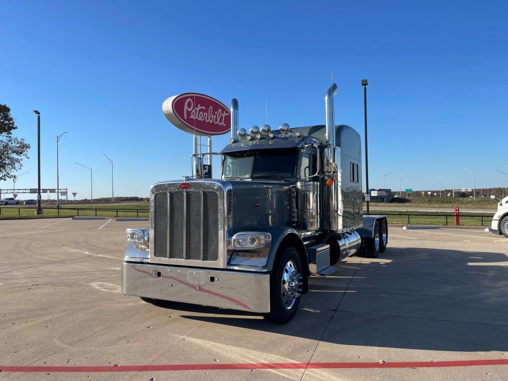 2022 Peterbilt 389