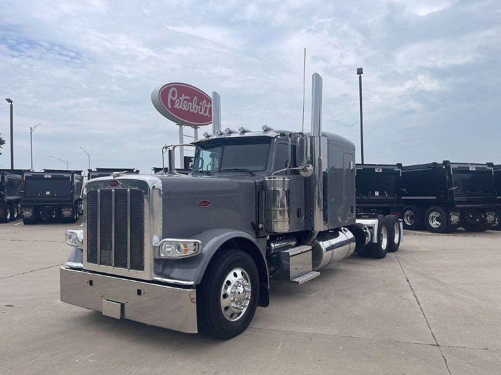 2024 Peterbilt 389