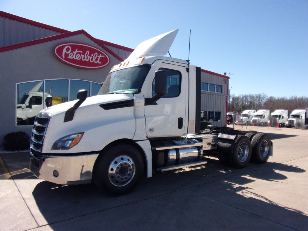 2021 Freightliner CASCADIA 126