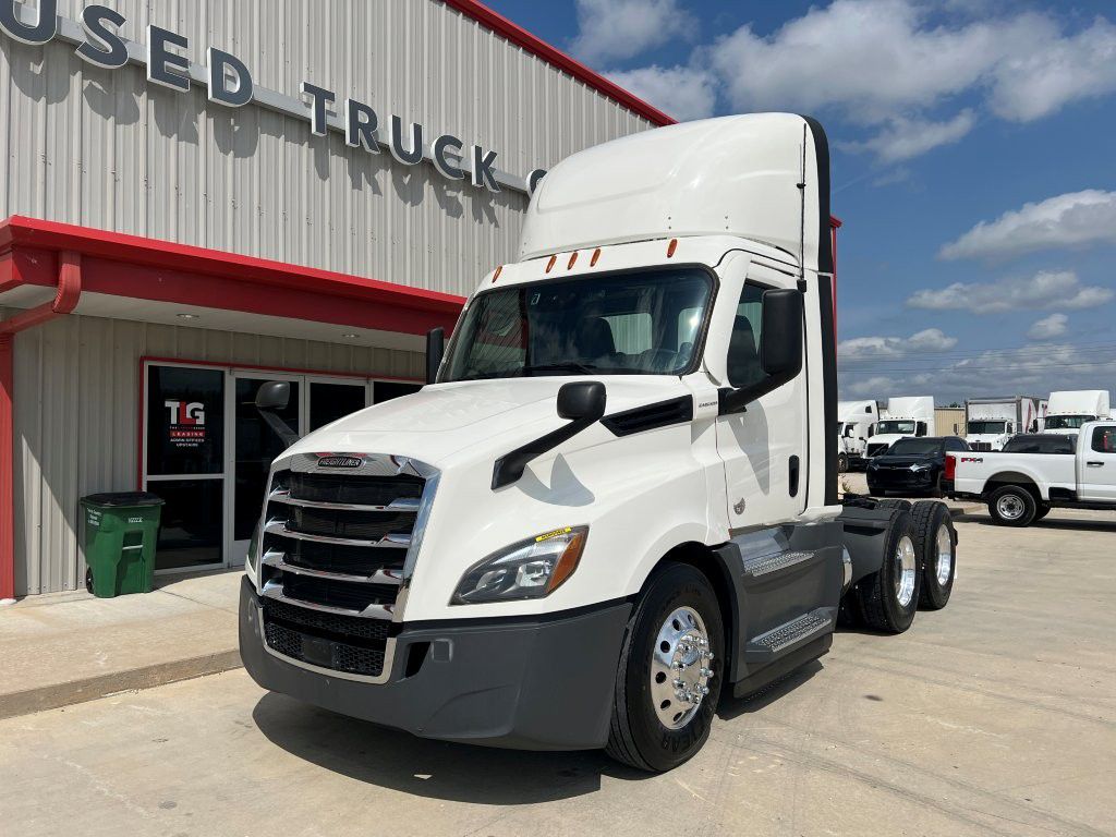 2021 Freightliner CASCADIA 126