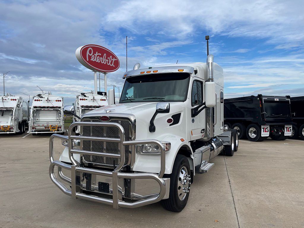 2022 Peterbilt 567