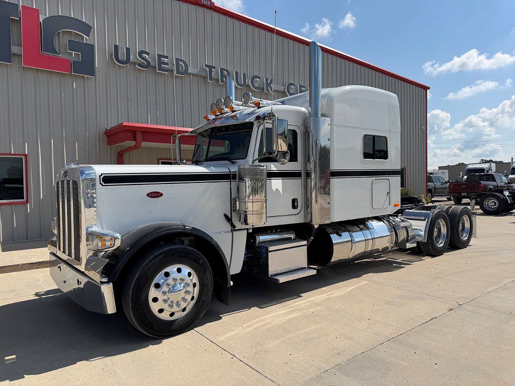 2023 Peterbilt 389