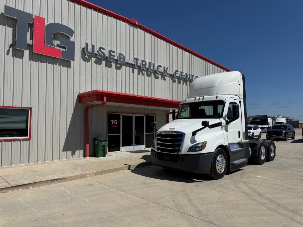 2021 Freightliner CASCADIA 126