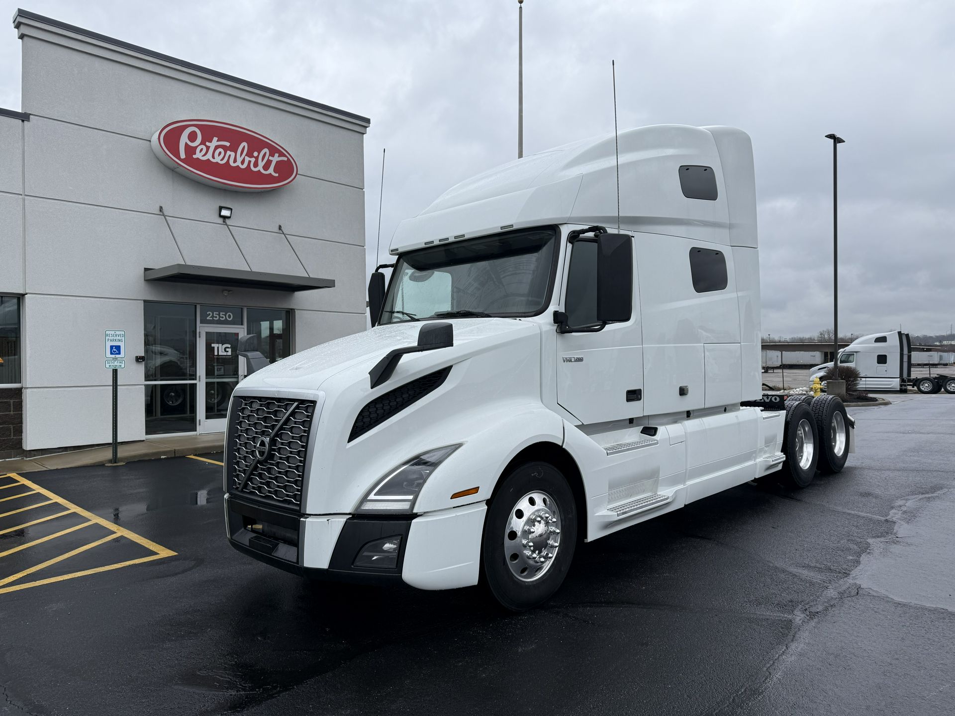 2020 Volvo VNL64T760