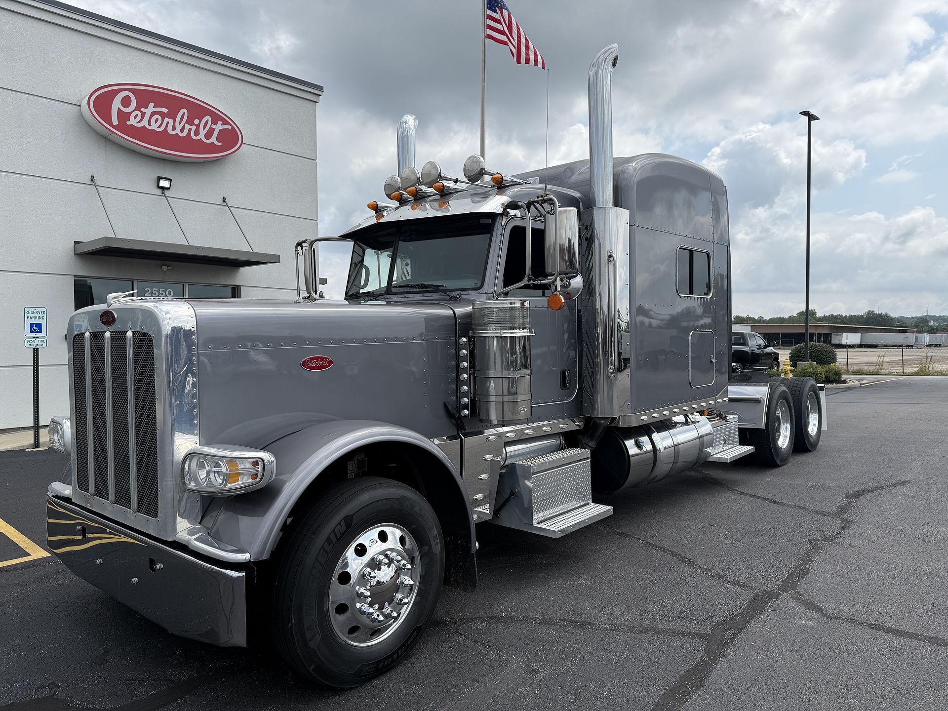 2021 Peterbilt 389
