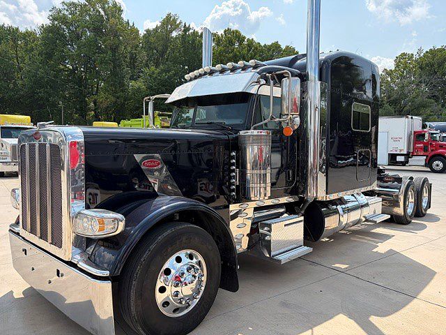 2023 Peterbilt 389