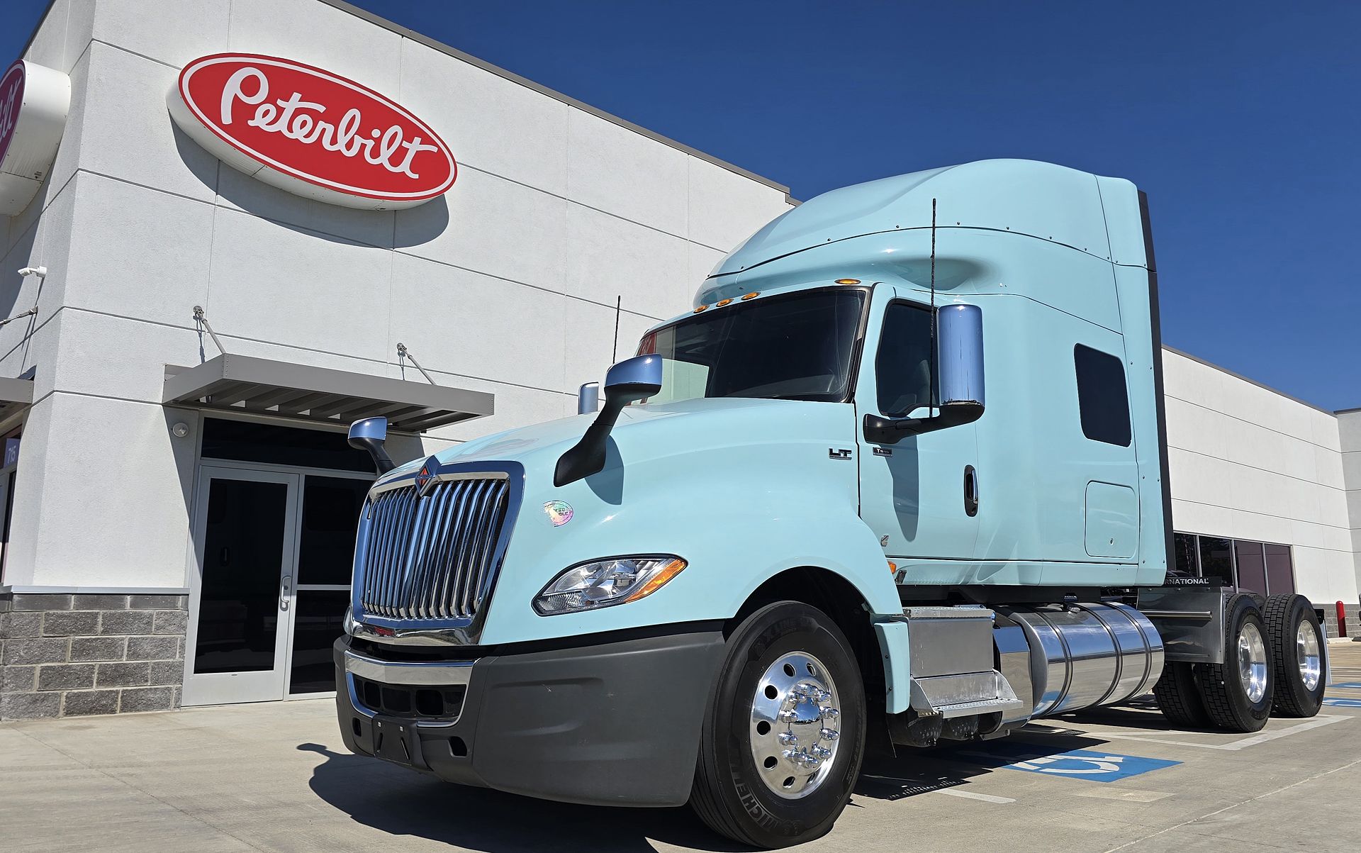 2023 International LT625
