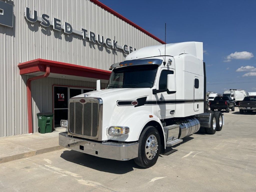 2022 Peterbilt 567